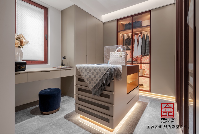 御河上院平层装修衣帽间实景图